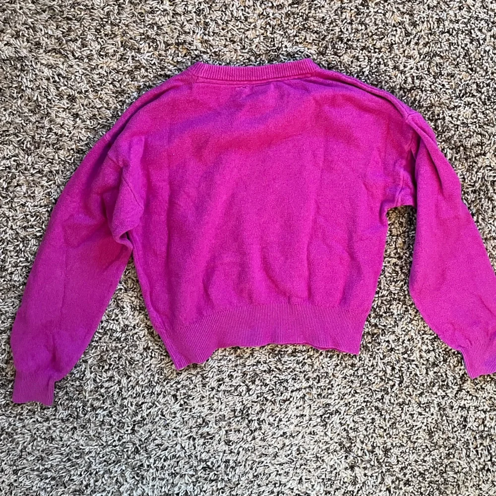 GAP Kids Fuchsia Sweater‎ with Bold Red Star – Size Medium